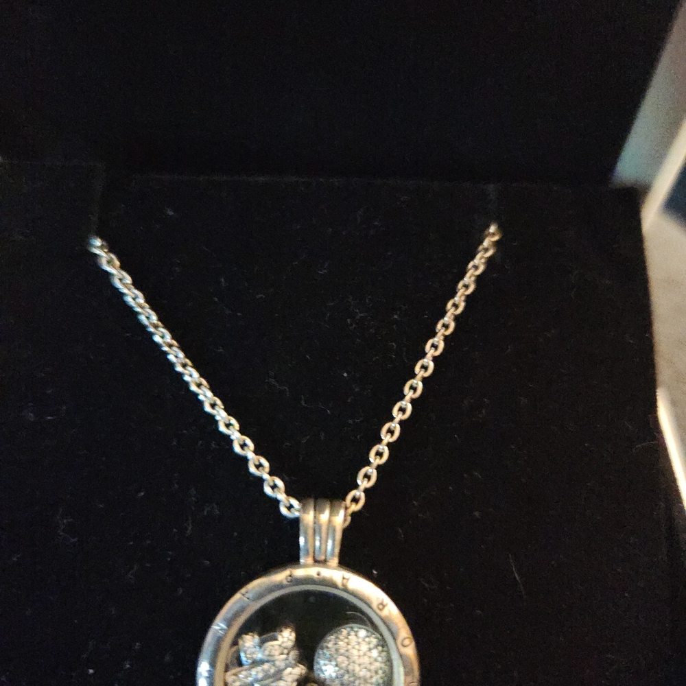 Pandora Elegant Silver Pendant Necklace